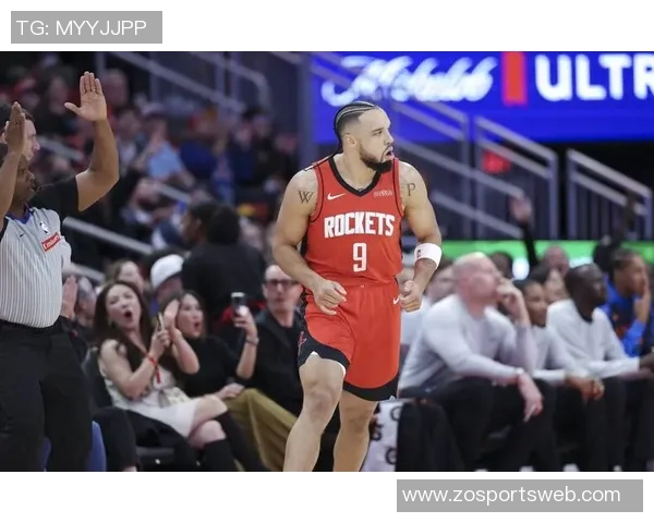 乌度卡称赞狄龙近期状态出色期待他在比赛中展现强烈侵略性 乌度卡称赞狄龙近期状态出色期待他在比赛中展现强烈侵略性