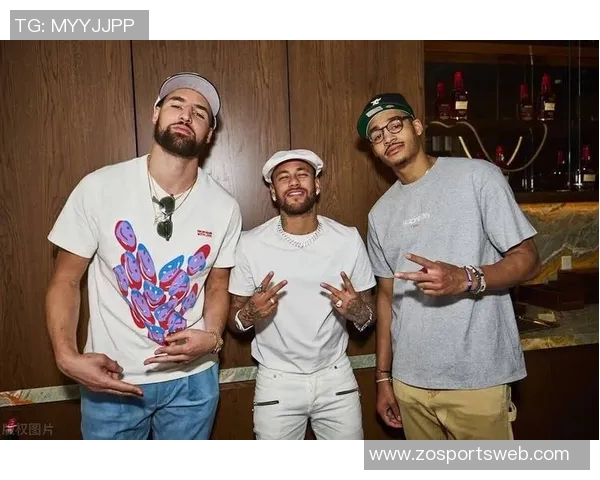 内马尔选择低调风格粉白色LV外套售价4300镑搭配面罩引关注