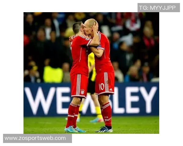 拜仁海报热身欧冠对决巴黎罗贝里小猪同框伊布小罗回忆重温